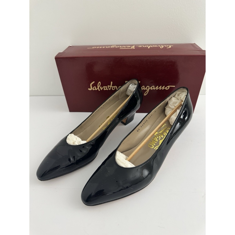VTG Ferragamo Black Patent Leather LOW Heels Ferragamo Sz 8 made in Italy